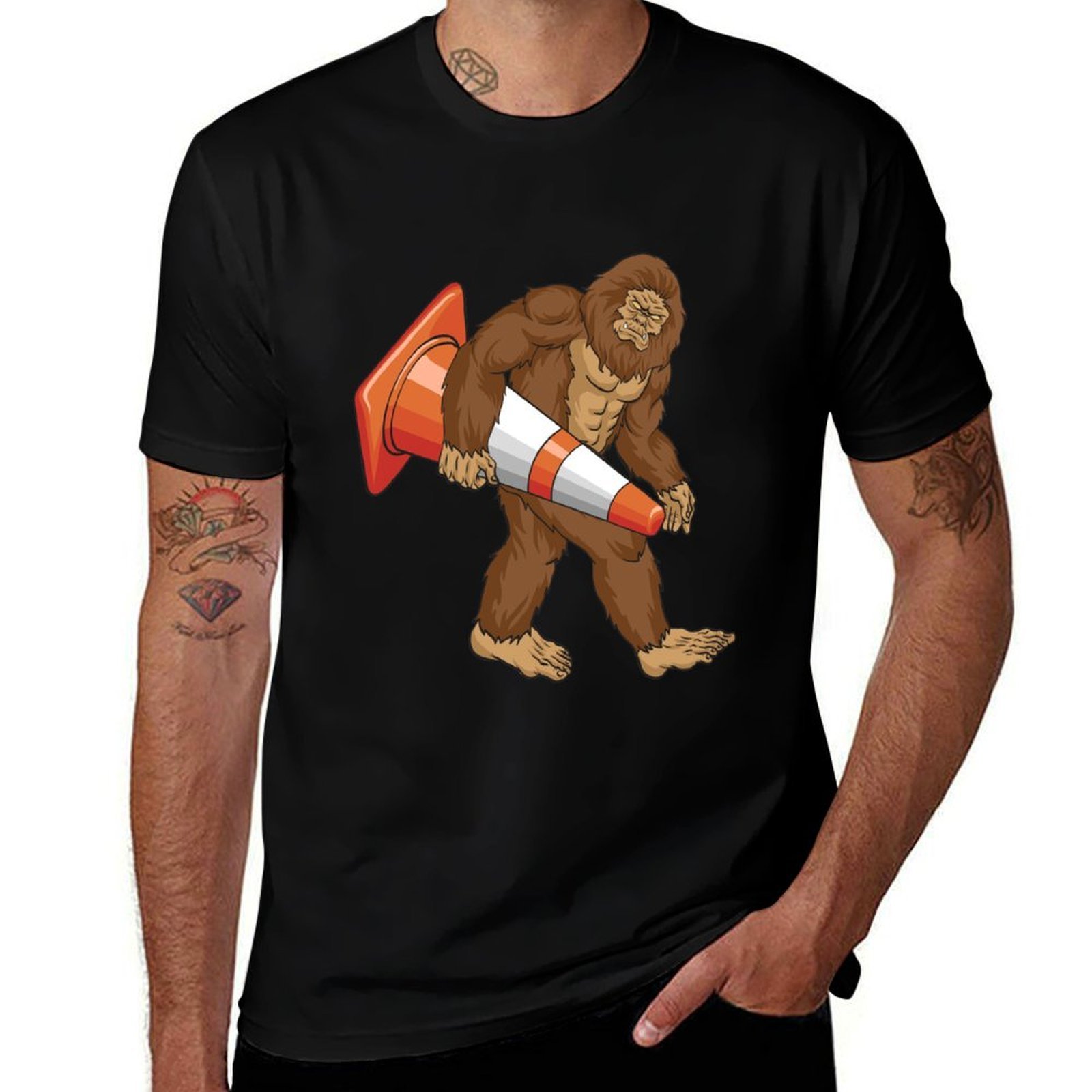 Road Traffic Cone - Cono Stradale Bigfoot - T-Shirt Divertente